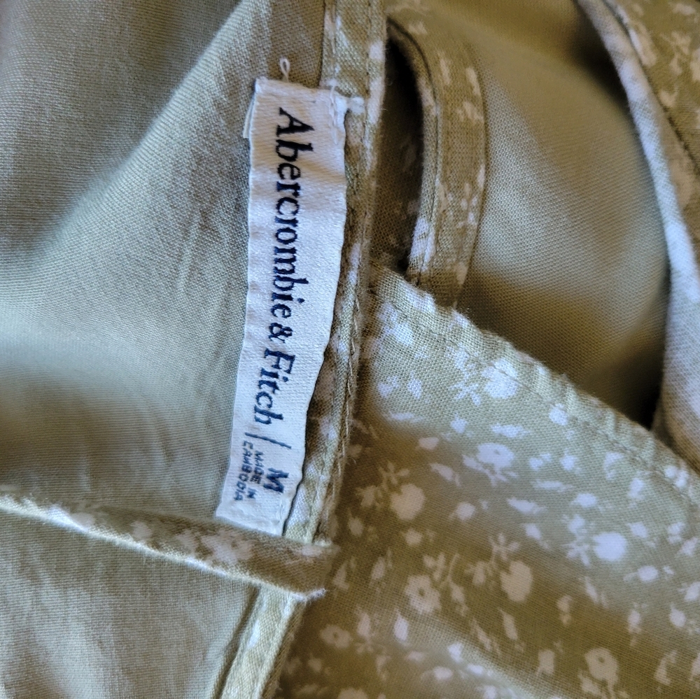 Abercrombie top - NEVER WORN